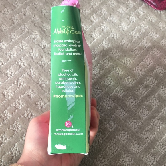 The Original Makeup Eraser watermelon with pouch - Picture 2 of 8